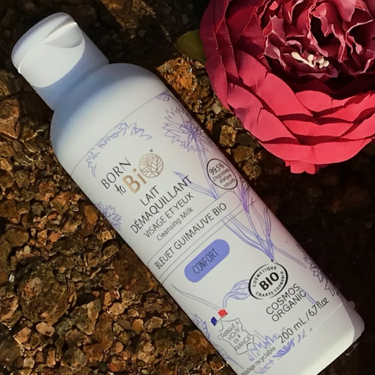 Latte struccante ambientata