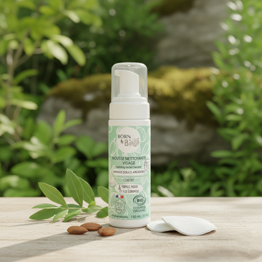 Mousse detergente mandorla ambientata